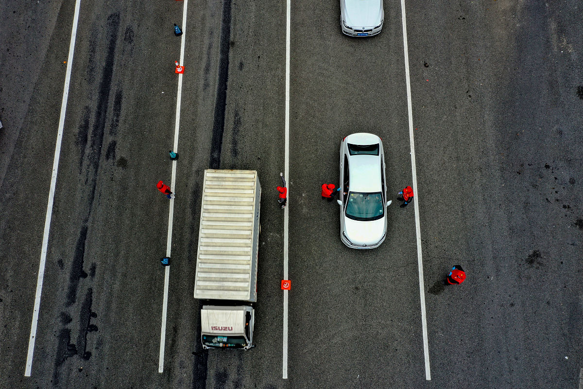 车辆跟随模型与堵车时间计算：基于改进的综合速度模型