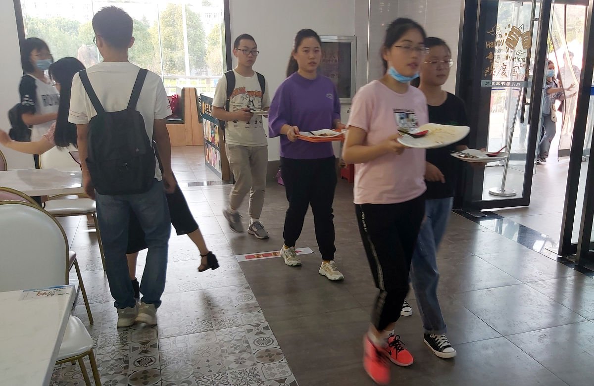 住在昆山花桥镇女孩学习不太好以后到哪发展比较好