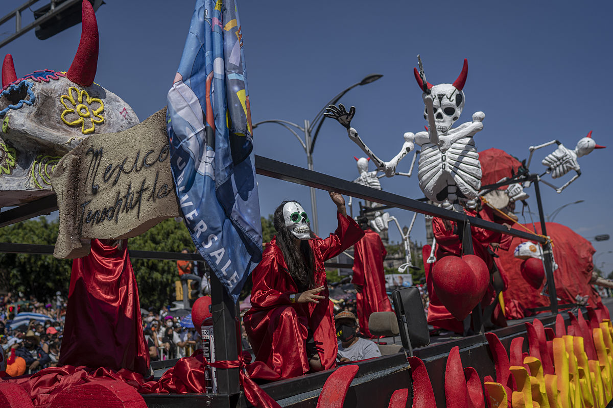 万圣节文化挪用：西方人穿着印第安人服装的负面影响