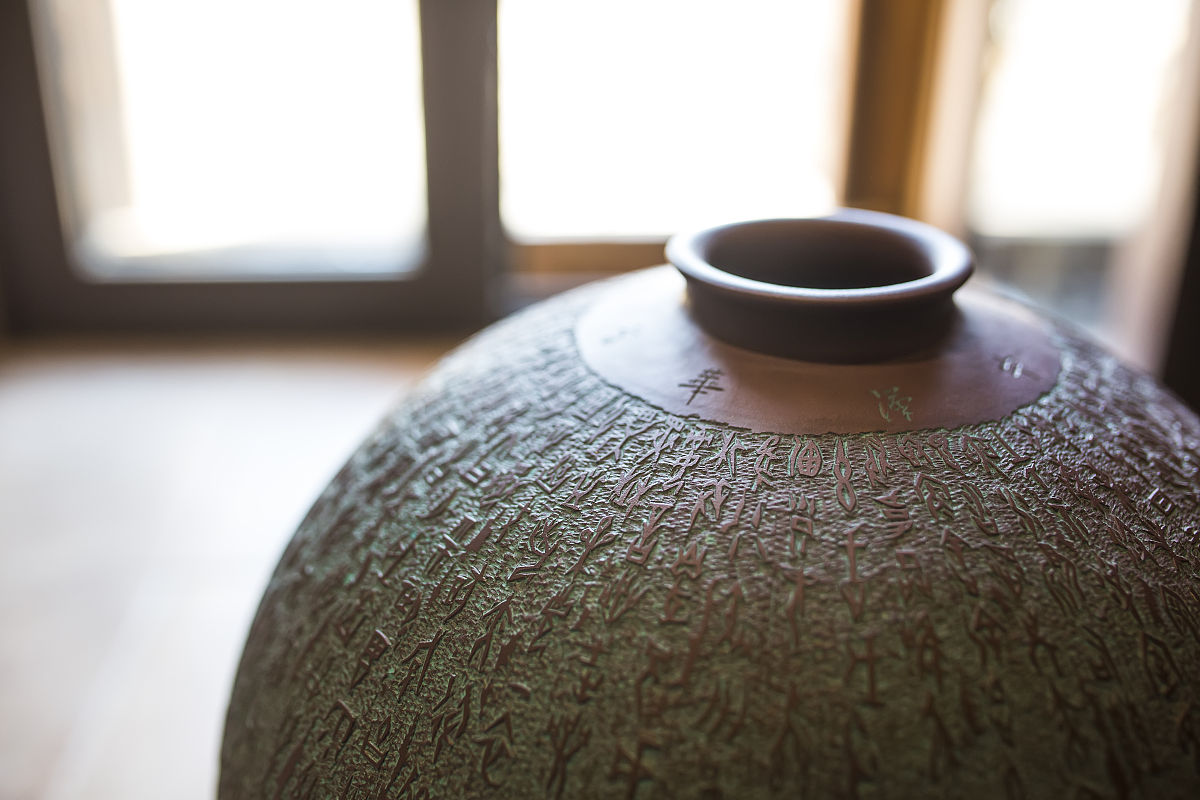2019年3月13日,山东滨州,阳刻瓶文字引自北京师大教授贾书晟编著的《