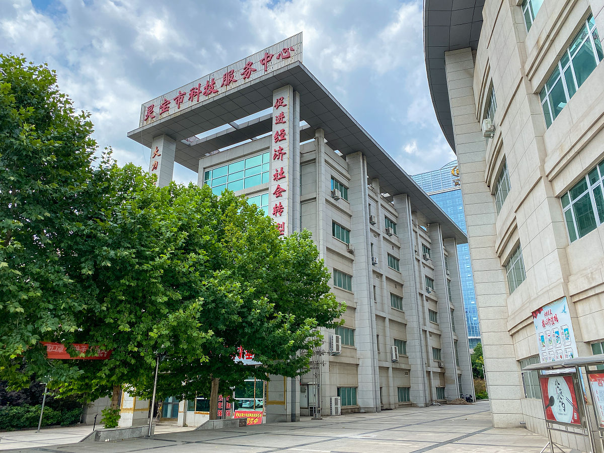 贵阳医学院神奇民族医药学院公共事业管理专业怎么样？ - 未来发展前景与就业方向