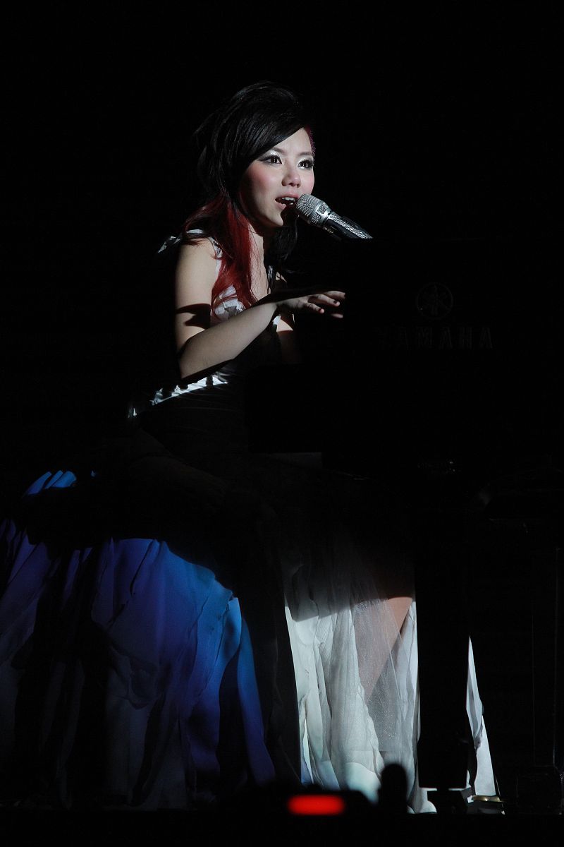 2013年4月12日,香港,邓紫棋g.e.<strong>m</strong>.x.x.x.世界巡回演唱会.g.e.m.
