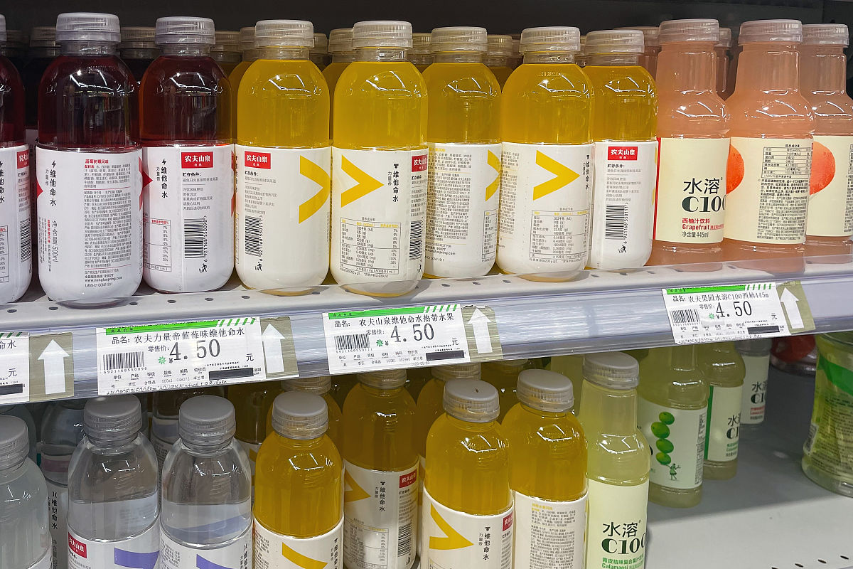 选购45°查理气泡预调酒青梅白桃乳酸菌莫吉托及冰零晚收熟梅酒果唇青梅配制陈皮熟梅酒的文案请求失败2尝试购买45°查理气泡预调酒和冰零晚收享受一场美妙的饮品之旅！45°查理气泡预调酒是一款口感清新、口感丰富的饮品其中的青梅、白桃乳酸菌和莫吉托三种口味各具特色适合不同口味的消费者选择。无需添加其他酒类和调味品只需将饮品倒入杯中即可享受美味。无论是在家中、聚会或是户外活动都是不错的选择。冰零晚收则是一款