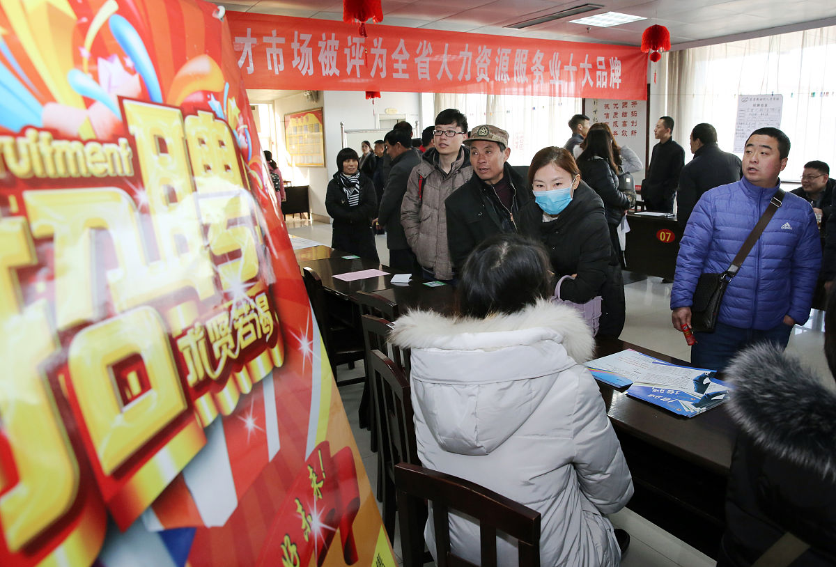 张帆主任表示乾县农信始终将诚信和服务放在首位金融安全是每个人都应该关注的问题只有增强金融安全意识提高自身防范能力才能有效防范电信诈骗等金融风险。把上面的话再延续几句写美篇增加一点集中授信营销会的内容