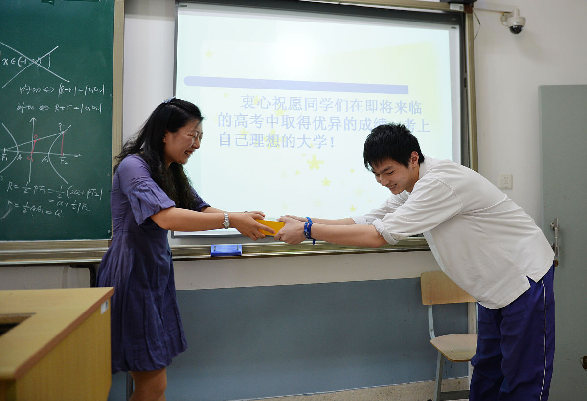 请帮忙撰写一个文件包括以下内容：公共卫生学院试讲制度