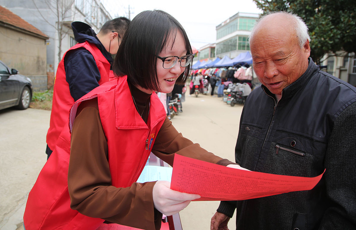 大学生到村委会参加实践的基本情况、实践的切身体验和感受、主要收获和取得的成效总结1500字。