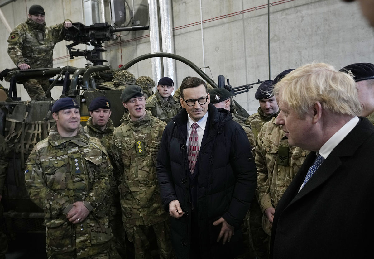 乌克兰危机加剧：泽连斯基面临资金和武器短缺困境