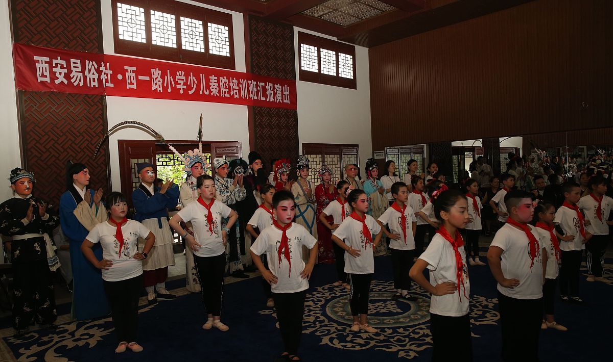 你充当一个写作文员我给你一段话你对这段话进行伪原创、润色改写降低与原文的相似度保持主要意思不变再进行一句话的简单扩写扩写加在原来的内容后面也就是放在同一个pp里面不要放在一个单独的pp里面并且保持html标签不变给你的内容如下： p93路—九里堤公交车站—762路—团结镇—步行200米至成都希望职业学校pp805—茶店子公交车站—710路—团结镇—步行200米至成都希望职