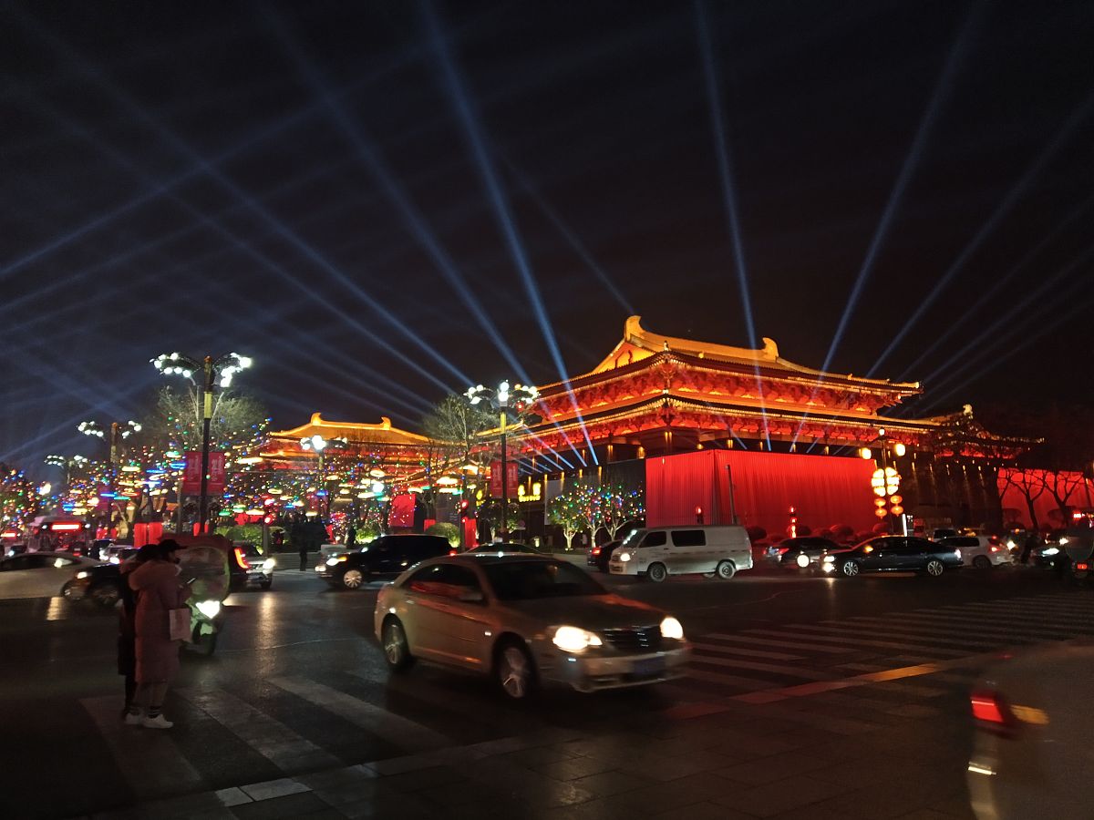 2018年2月8日,西安,腊月二十三是传统节日"祭灶",也为春节登场敲响锣