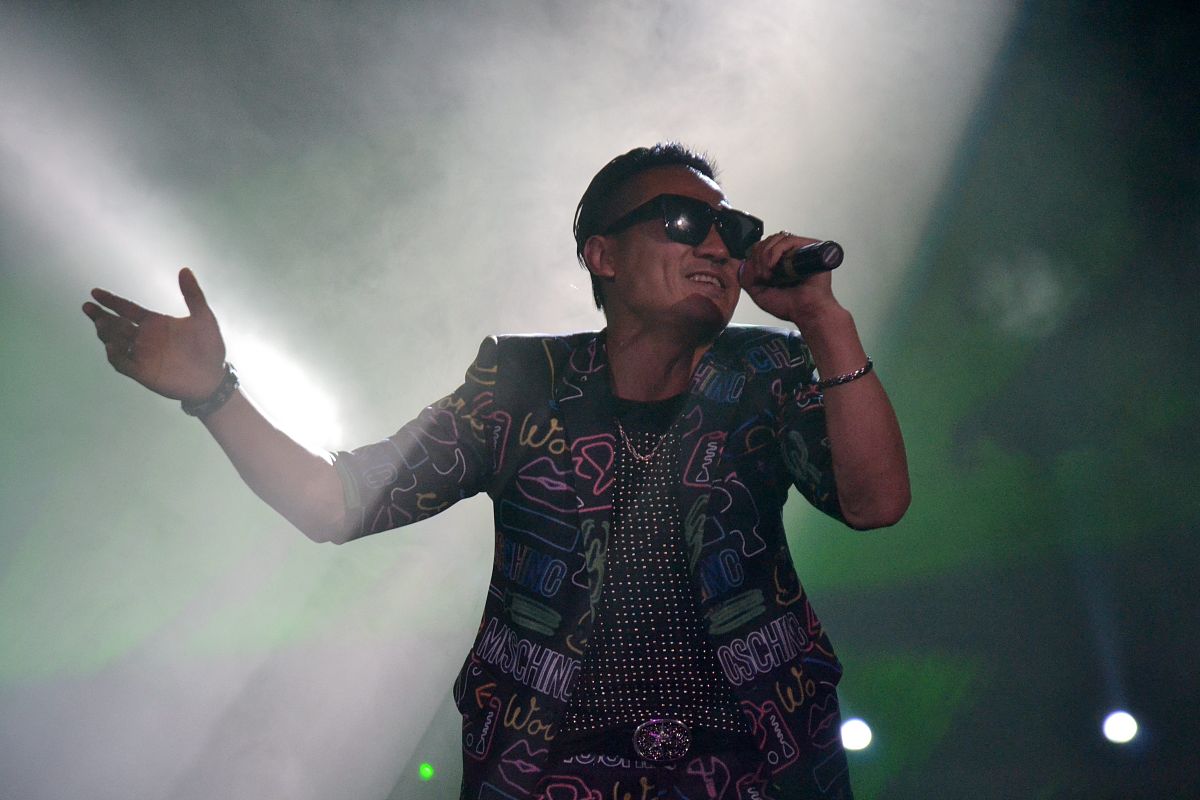 迷失的冒险：一首表达伤感情绪的中文摇滚歌曲