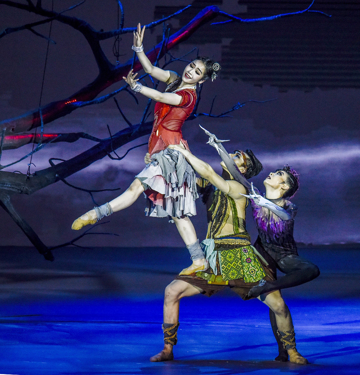 广西民族中等专业学校美术设计与制作专业怎么样？就业前景如何？