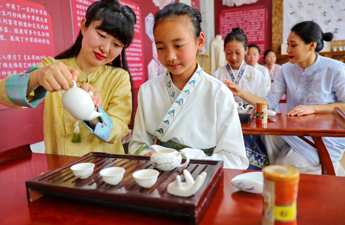 当代大学生学习传统茶文化：提升自身修养的独特途径