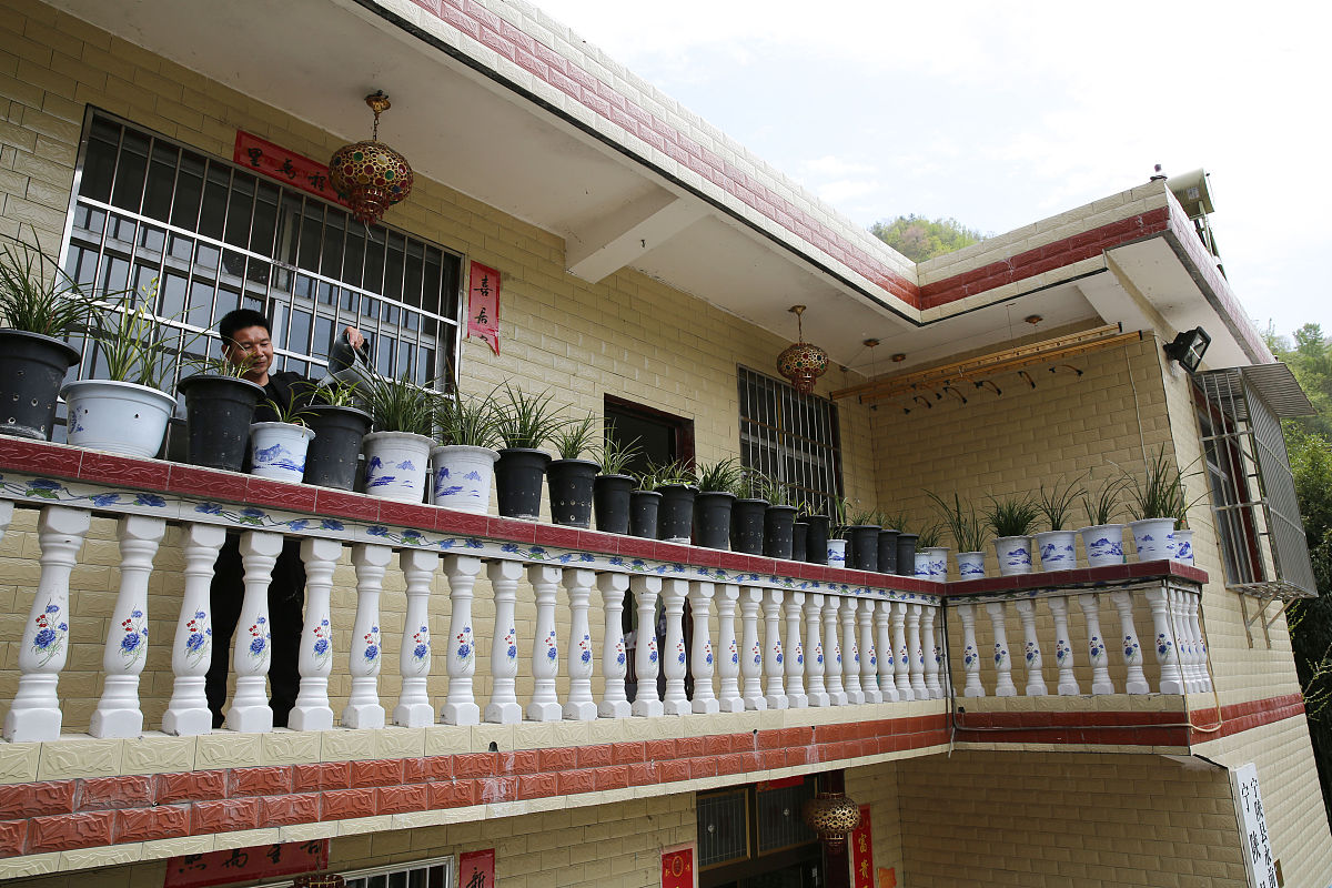 女生读遵义铁路技工学校轨道交通好吗