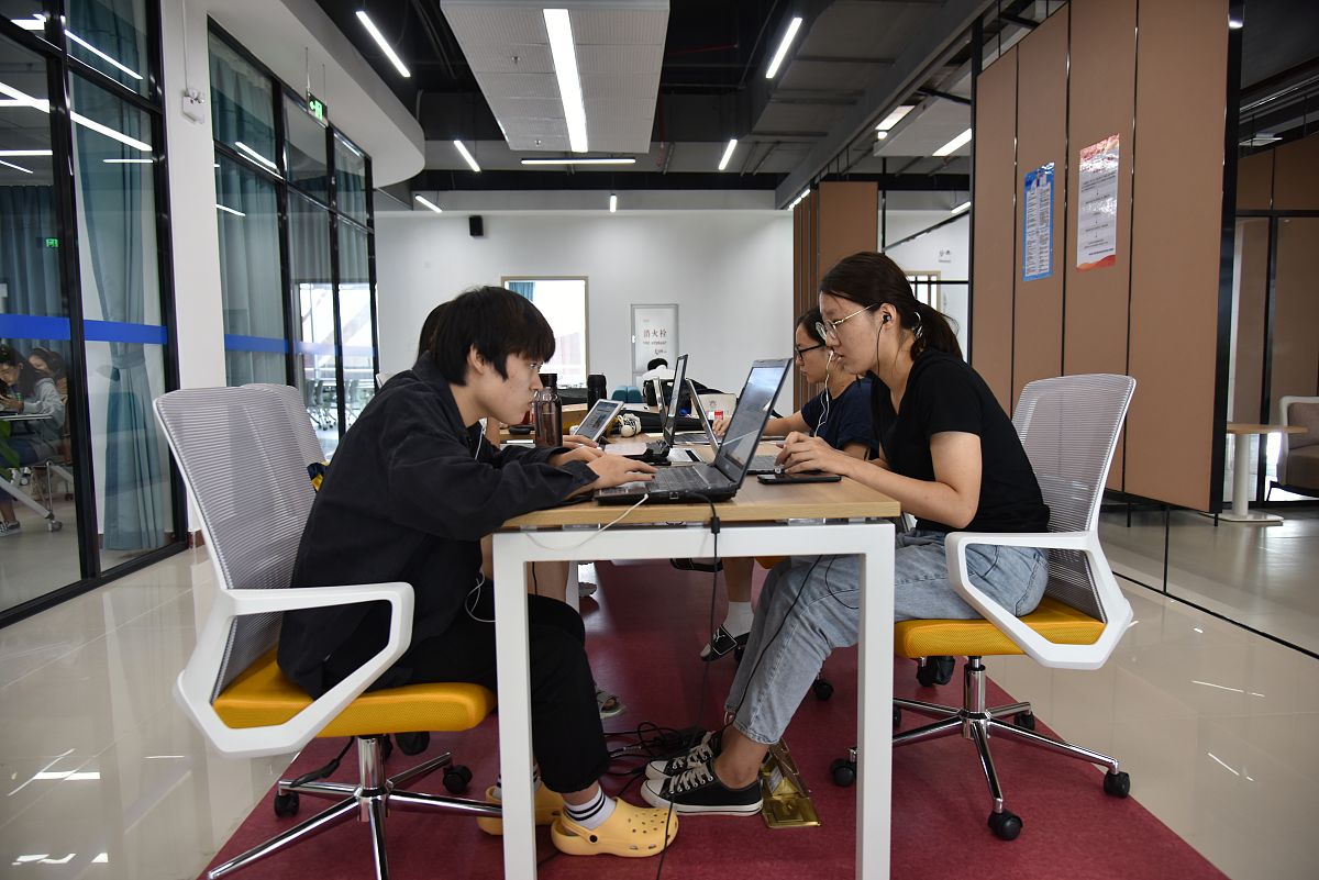 贵阳市幼师学校要如何对比用发