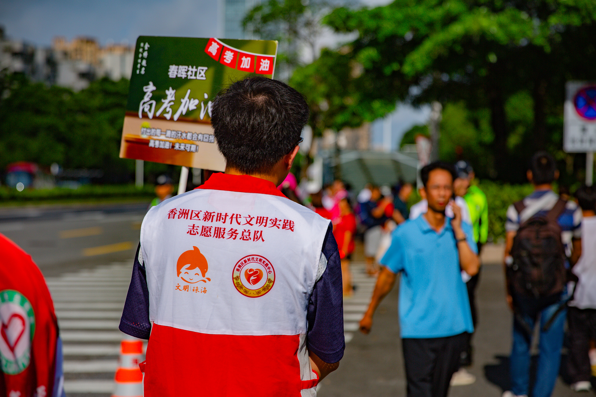 写一篇民办福山正达优秀家长义工交通安全护航志愿服务个人事迹