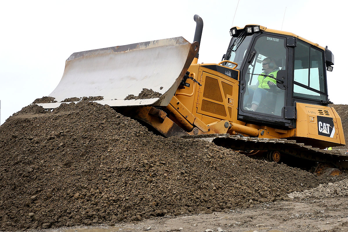 山东神舟重工工程技工学校装载机驾驶与操作专业就业前景好吗？