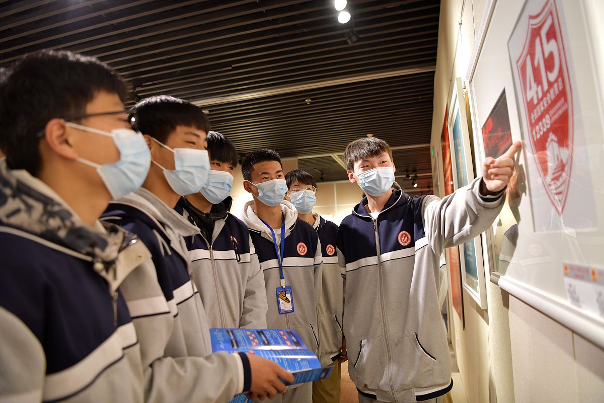 重庆广播电视中等专业学校2021年招生办联系电话