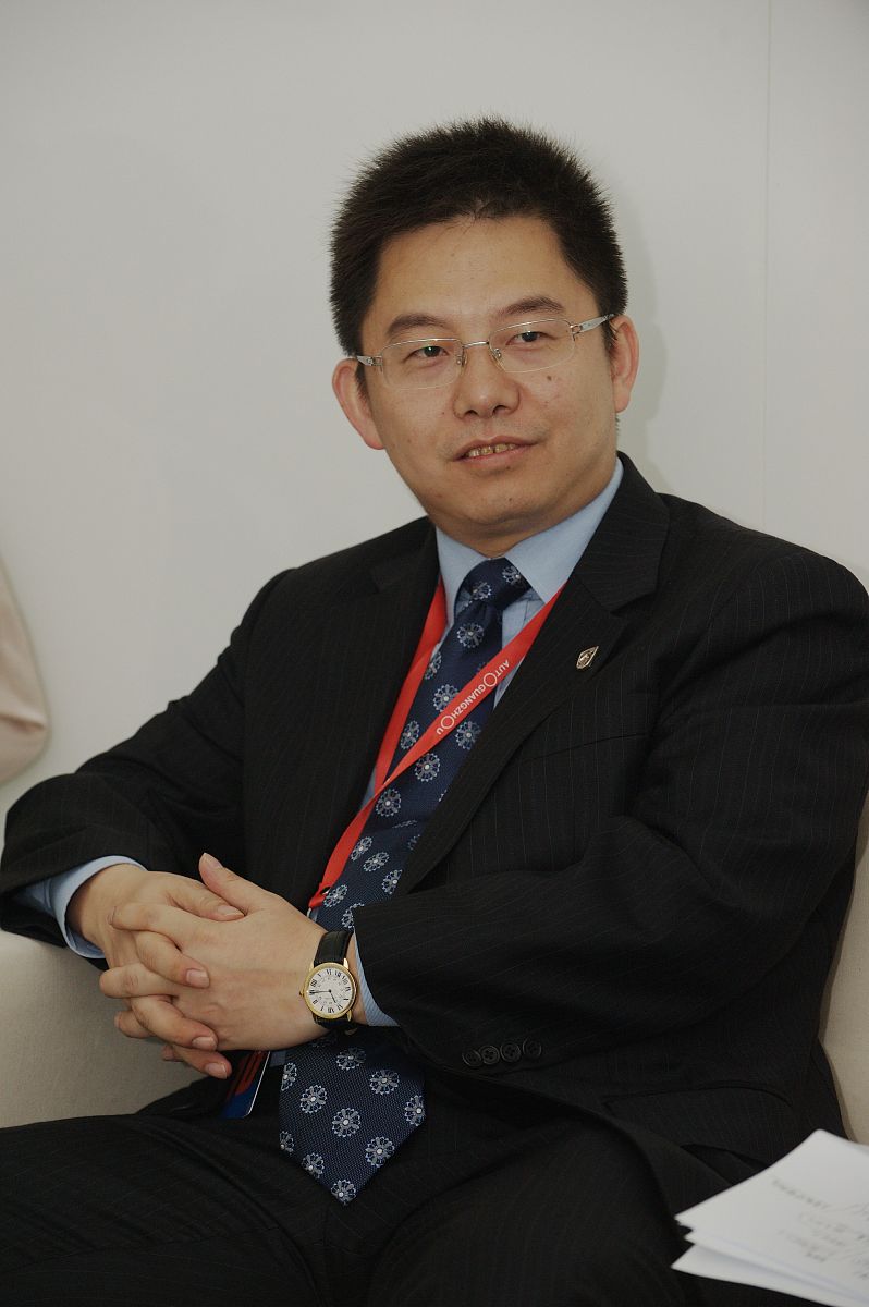 2012年11月24日,广东省广州市, 上汽通用五菱总助杨杰在广州车展接受