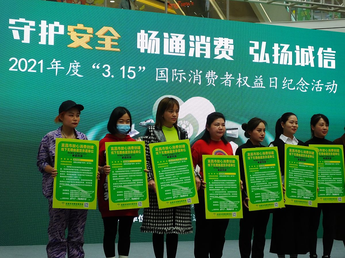 大学生诚信PPT要怎么做以下是制作大学生诚信PPT的步骤和建议：1确定主题和内容：首先要明确PPT的主题和内容例如大学生诚信的定义、重要性、违反诚信的后果等。2收集素材：收集相关的图片、视频、资料等以便在PPT中使用。3设计PPT模板：根据主题和内容设计出符合视觉美学的PPT模板包括颜色、字体、背景等。4制作幻灯片：根据主题和内容制作幻灯片注意排版、字体大小、图片的大小和位置等细节。5加入动画和音