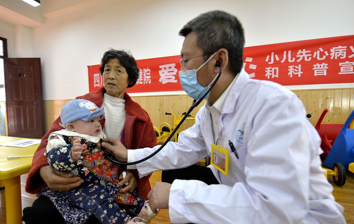 四川省卫生学校助产护理专业就业方向 - 就业前景广阔