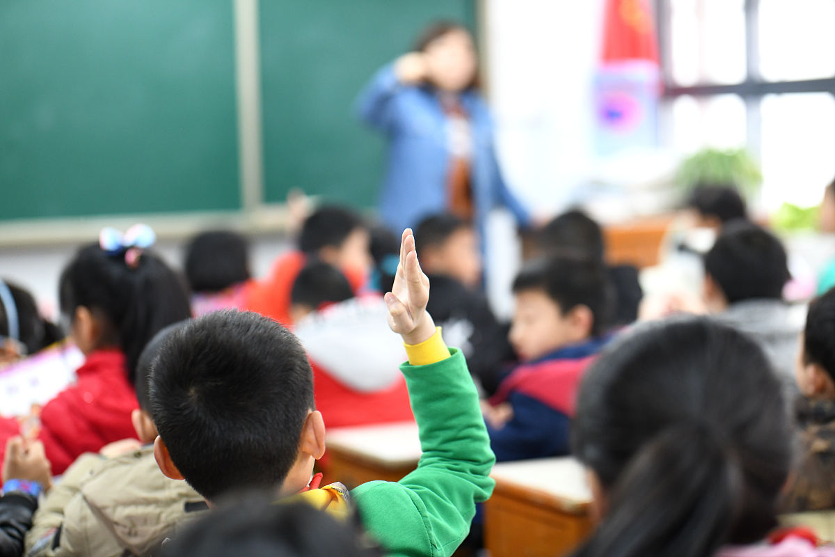 榆林市榆阳区务工子女入学现状调查：户籍、政策与资源困境待解