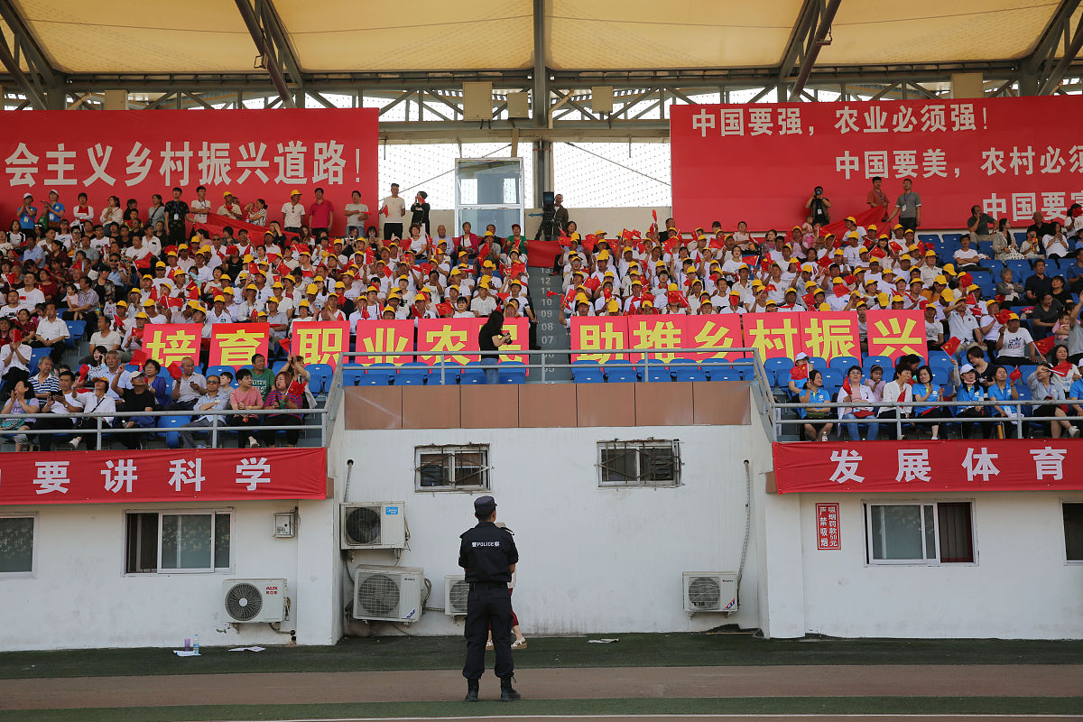 兰州铁路技工学校 关于家庭中的民主