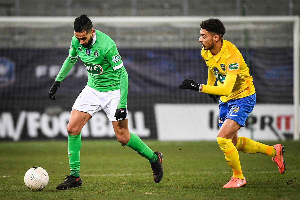 ryad <strong>b</strong>oudebouz of saint-etienne and sofiane daham of sochaux