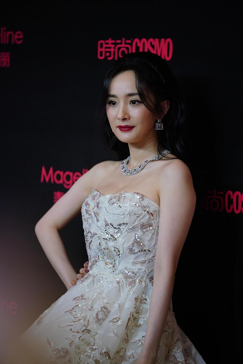 2020年12月2日,上海,2020时尚cosmo美丽盛典红毯.杨幂