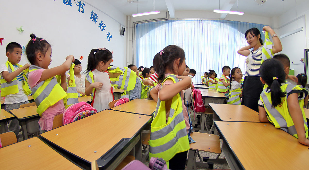 假设你是小学学校老师请列举一下在统筹协调能力上学校可能会存在的问题 并提出整改具体的措施方案