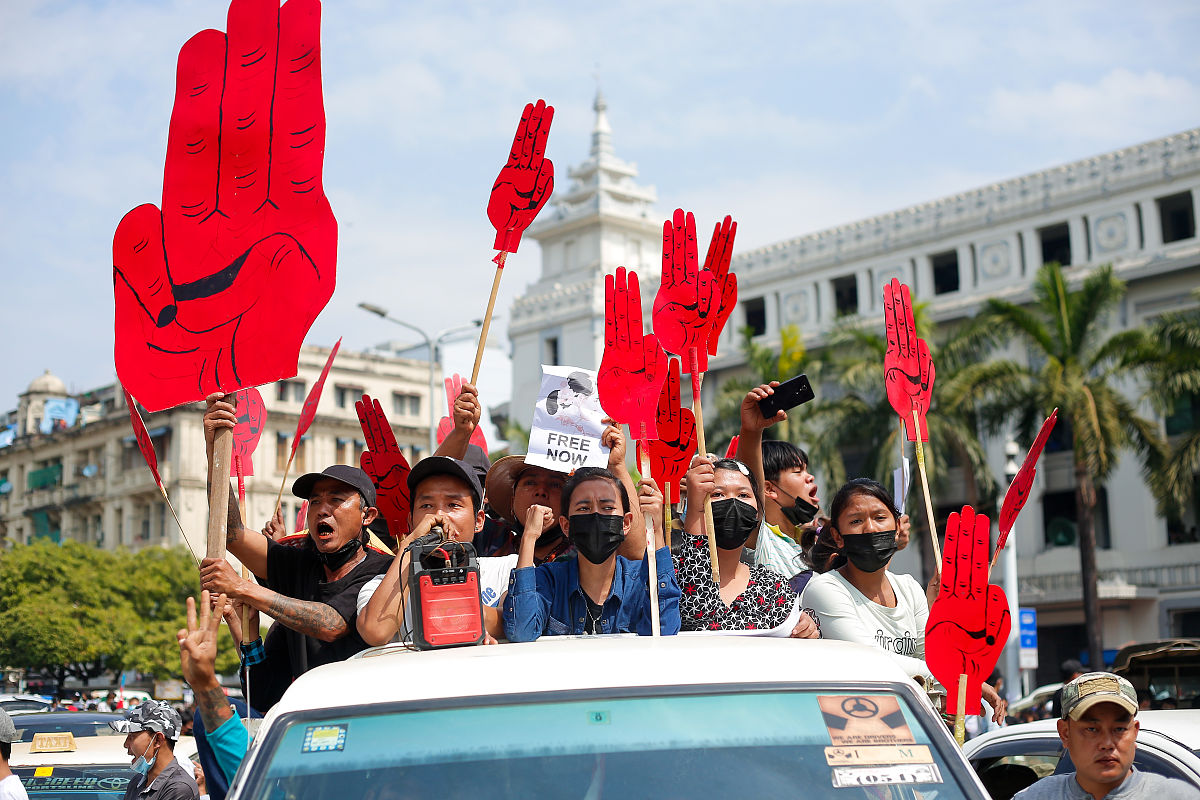 当地时间2021年2月8日,缅甸仰光,数万民众走上街头要求军方释放国务资
