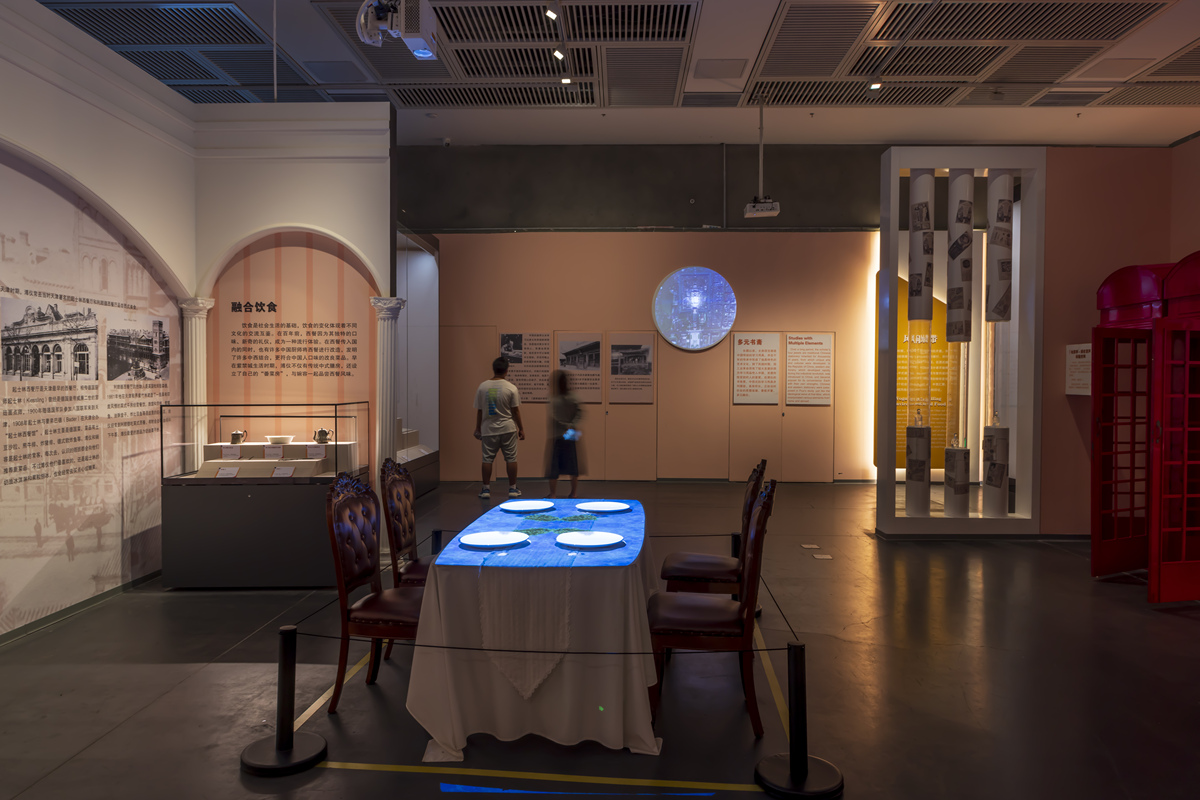 根据下列文字生成会议纪要：对的对的所以说这个就是这种数字化的这种博物馆技术现在在全国很多地方都有迫切有这个需求因为博物馆动辄都是数万平方米我们传统的方式我们没办法做对吧？然后你看它扫完之后里面的这个可移动和不可移动我全部都出来了。对我们是从打造了一个采集数字化到我们的这个平台展示到我们的这个人啊这个视觉slam定位整个技术全部打通了我们做完过之后然后你这个人到那个里面啊然后拍张照片就自动导航而且这