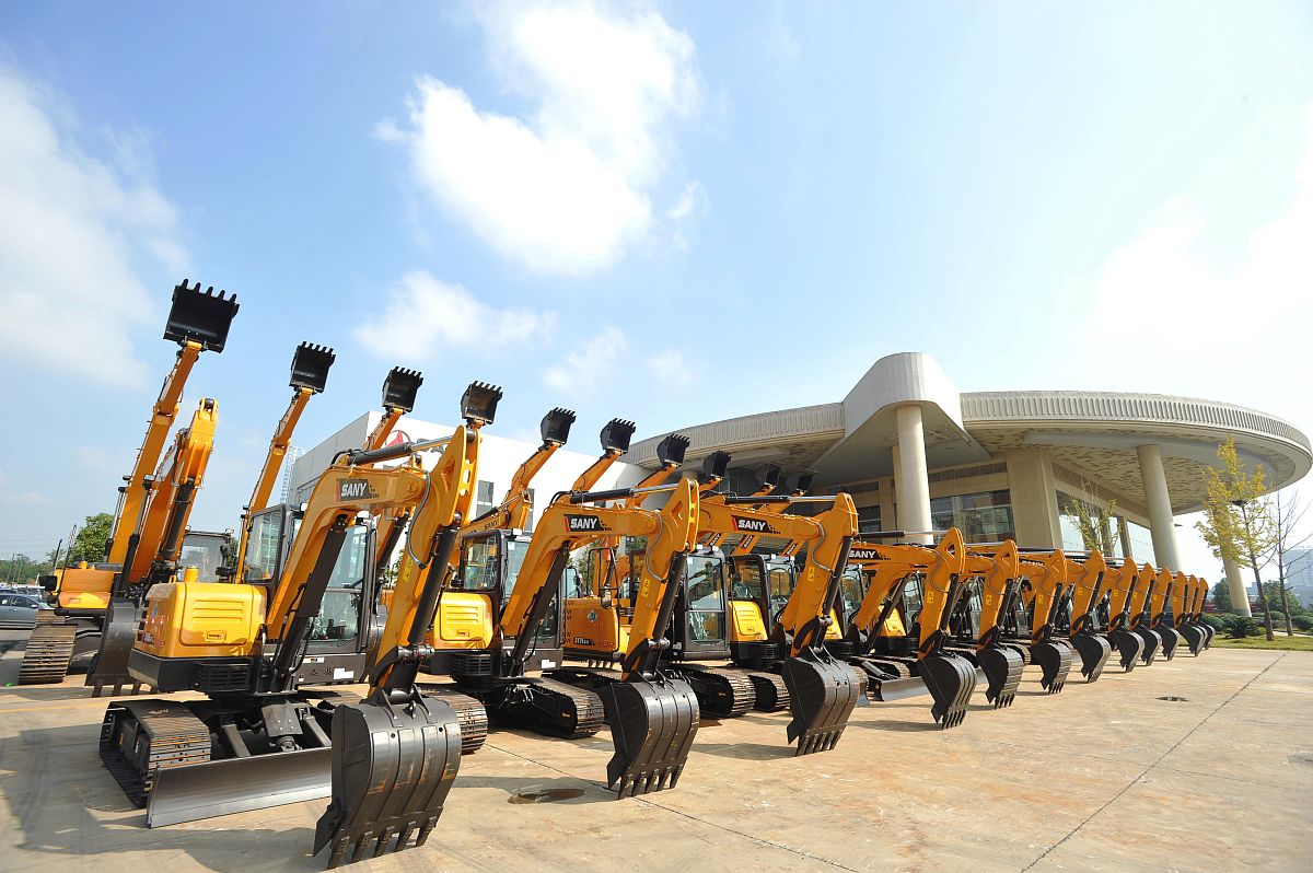 兰州挖掘机学校：初中没毕业可以学挖掘机吗？怎么样？