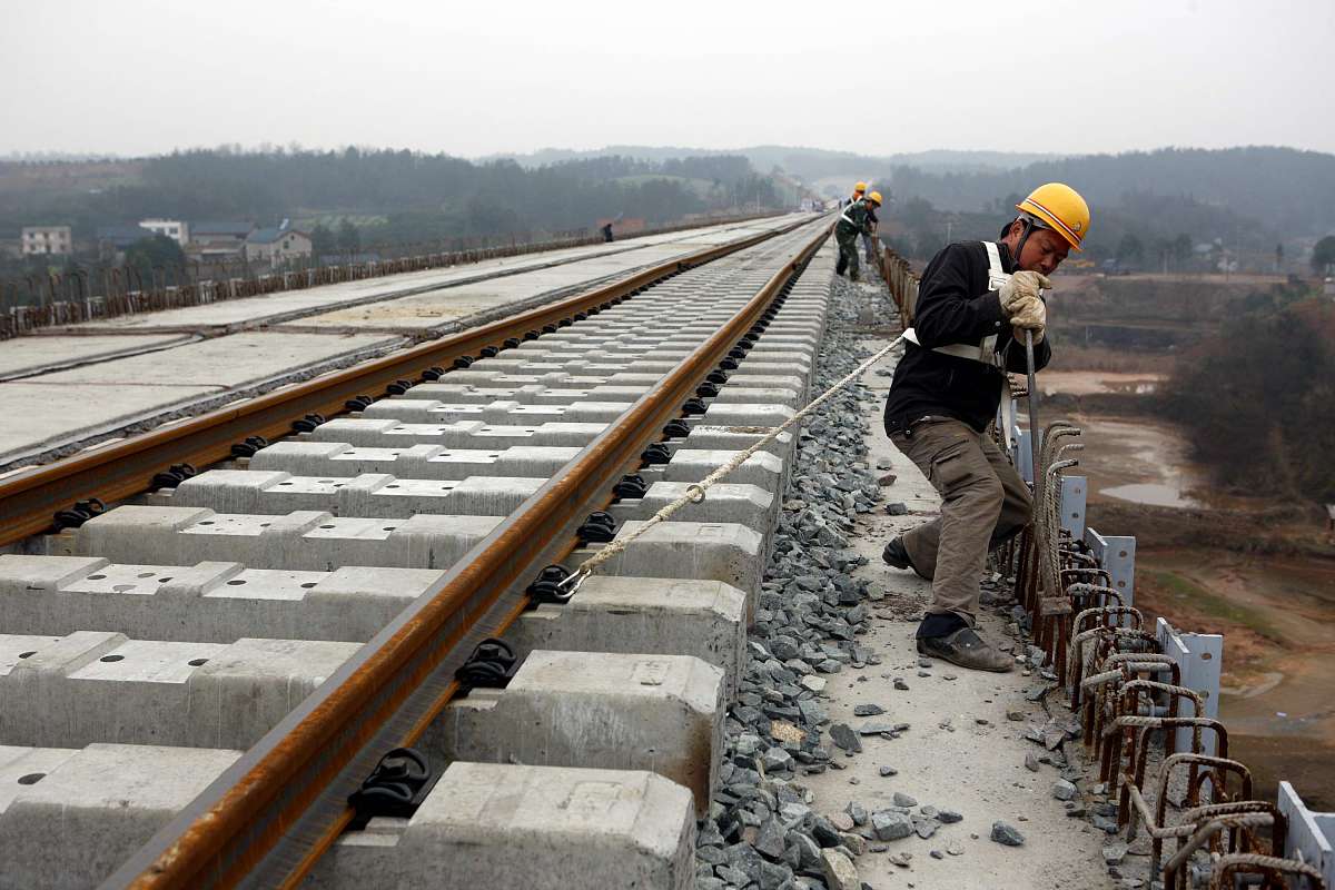 成都铁路工程学校道路与桥梁工程施工三年制初中中专