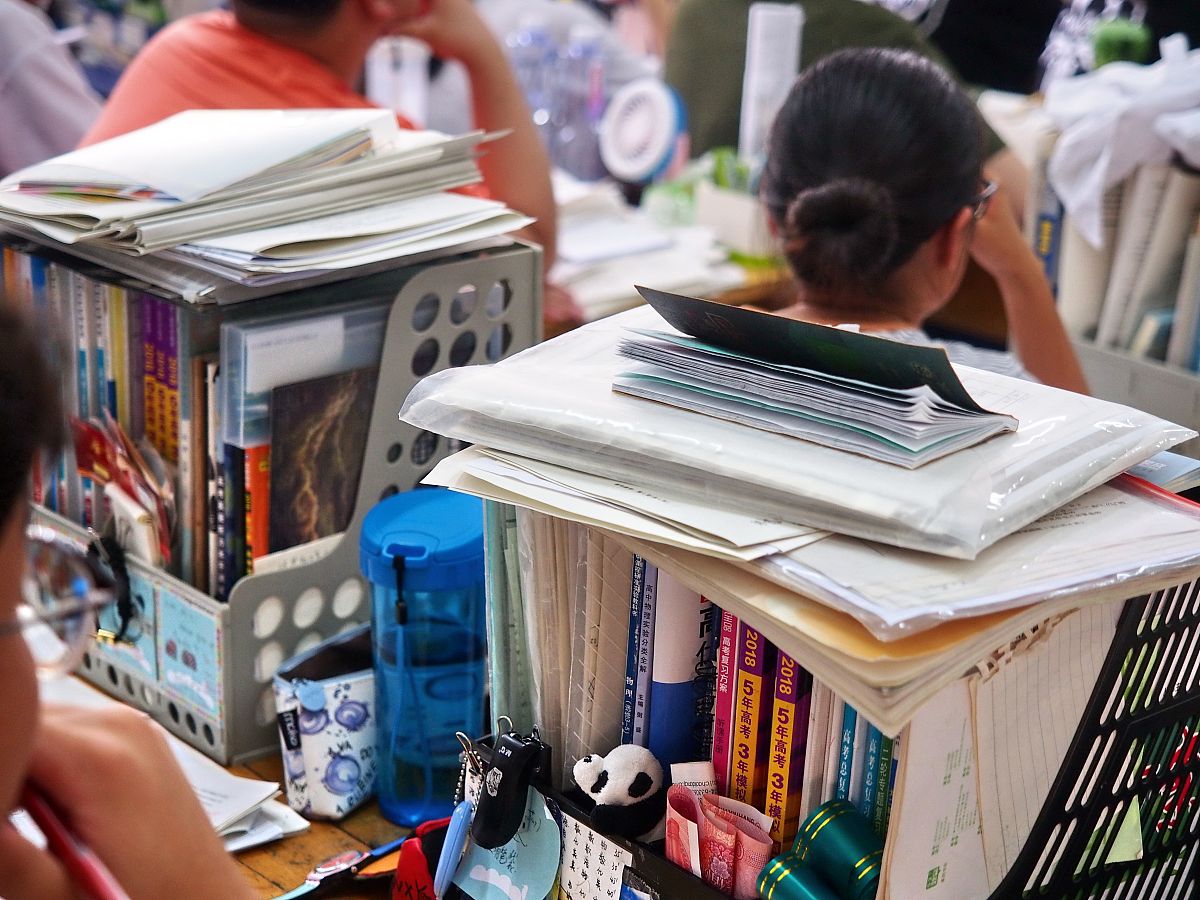 形容物品混乱的词语 - 凌乱不堪，杂乱无章