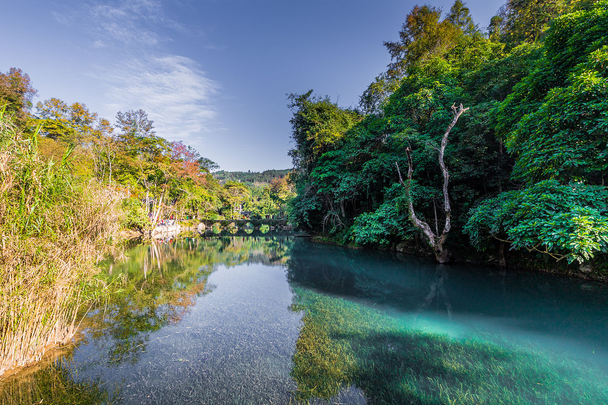 阿里山林茂竹翠山上仙境醉游人风景美下联