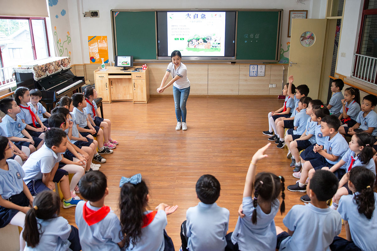 请收集相关资料写一篇关于小学低段音乐课小组建设浅谈的发言稿