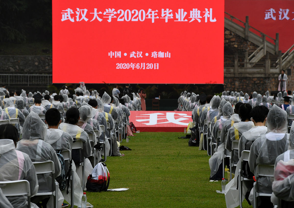 閱讀完以下後說說你的感想以及那個句子還可改進：這是一個發生過的故事一個真實存在的證明歷史沒有忘記他只是沒人注意到她和我們一樣曾經哭過、笑過在她身上發生過的故事我們永遠不會忘時間彷彿停止在那一瞬間她所做的每一件事講過的笑話至今還歷歷在目深深地刻在我們的心中今天我們畢業了這是我們人生中的一個重要的里程碑我們將踏上新的旅程迎接新的挑戰但是讓我們不要忘記我們所經歷的一切每一個人都有一個故事一個值得分享的經