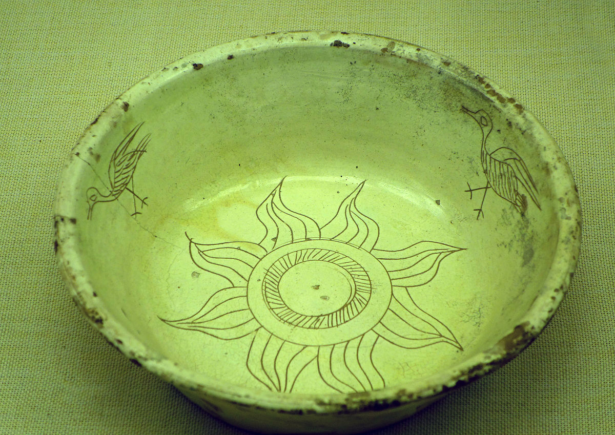 2014年03月10日 仙鹤踏莲花纹白釉盆,辽代,科右中旗西尔根辽代墓葬出