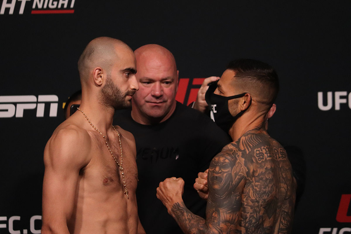 WWE SmackDown 1213: 光头对决小辫子 - 激烈对决！