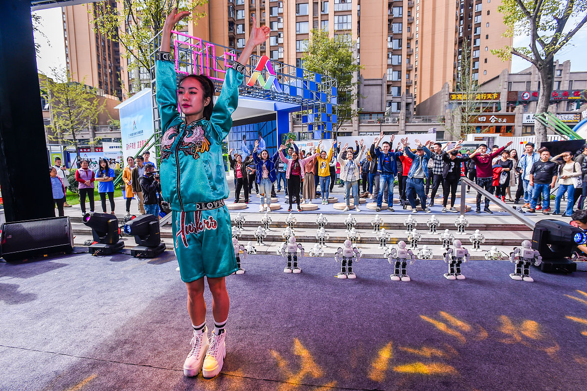 成都2021年读电子商务学校一年要多少钱