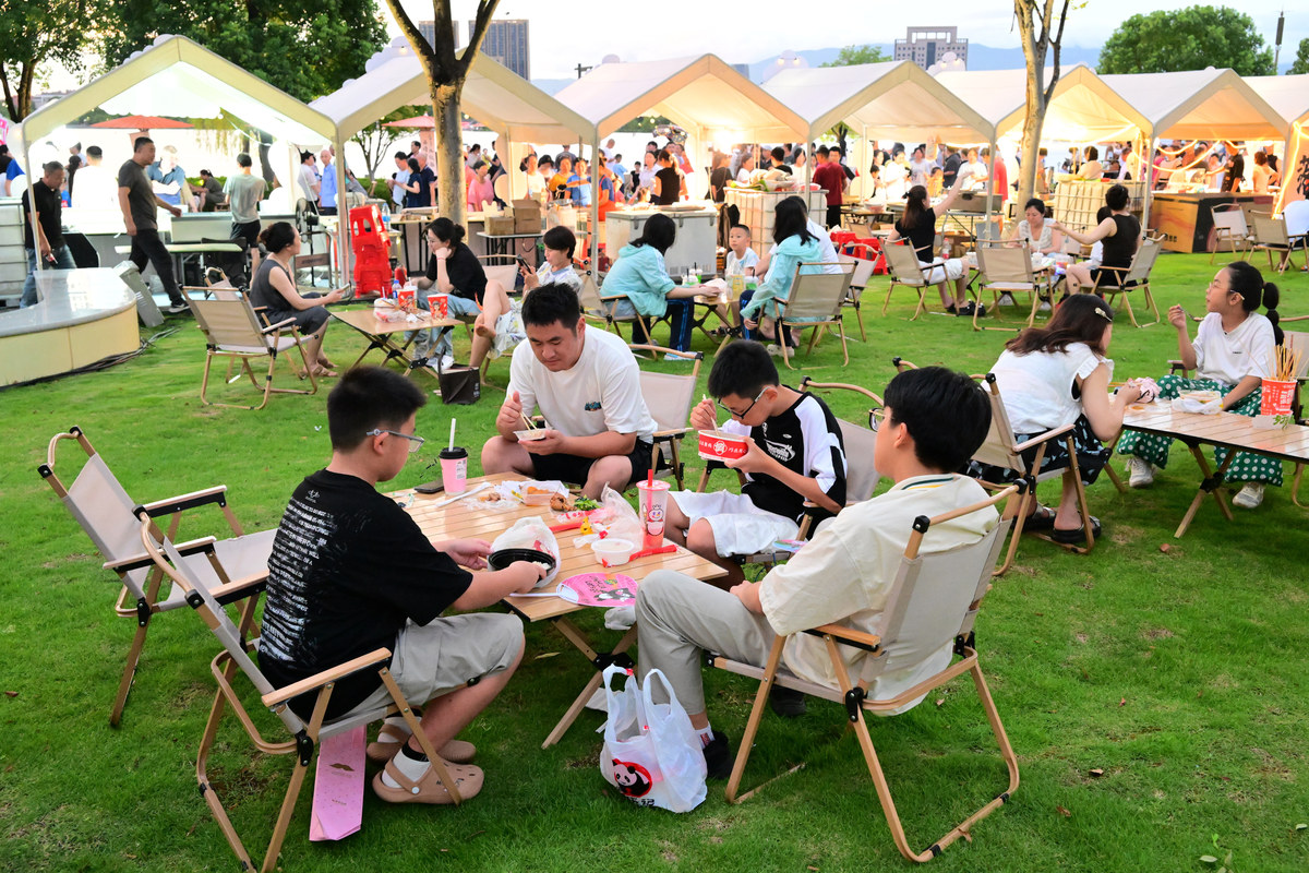 海滩烧烤狂欢盛宴：美食、娱乐、美景一网打尽！
