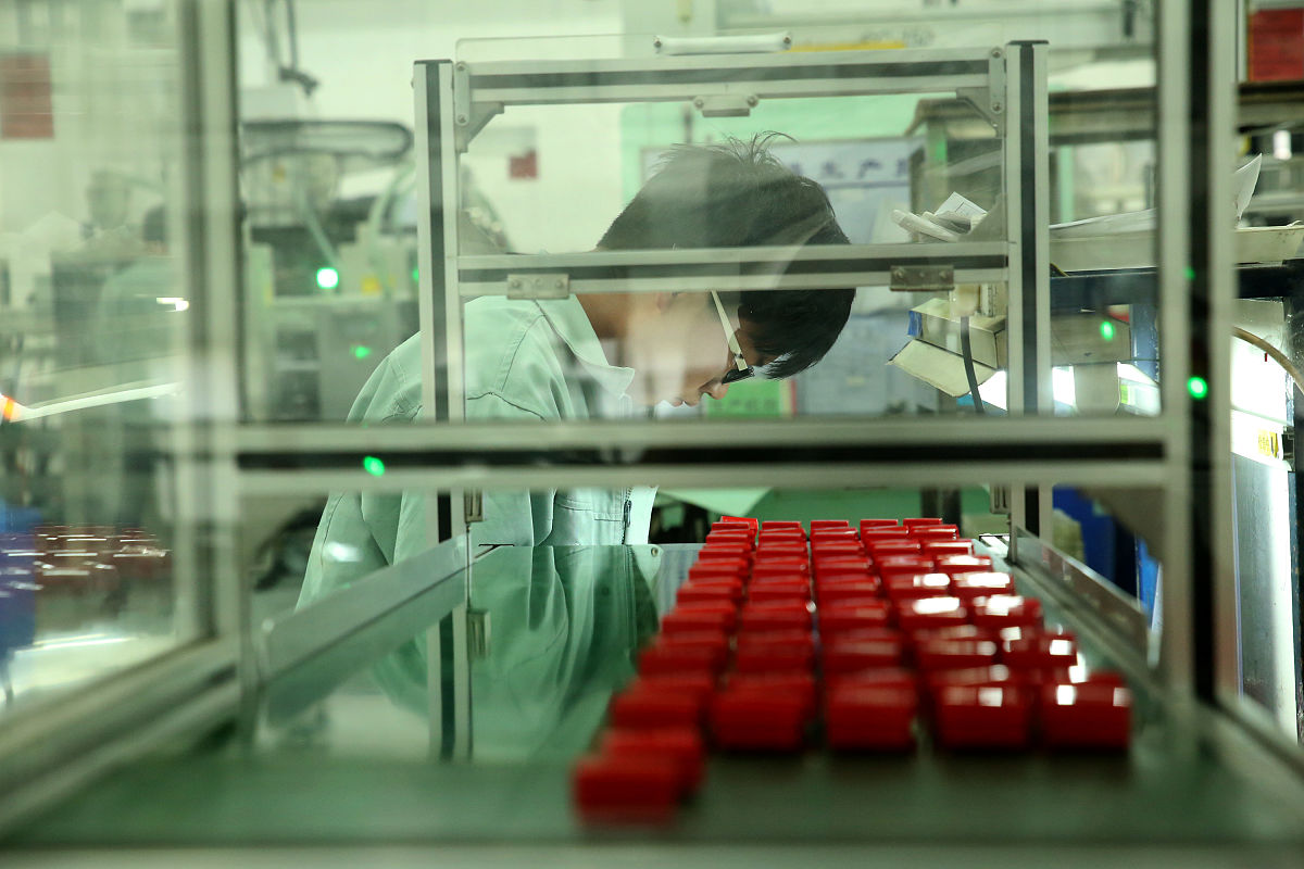 目前催泪剂智能化工厂的市场风险分析