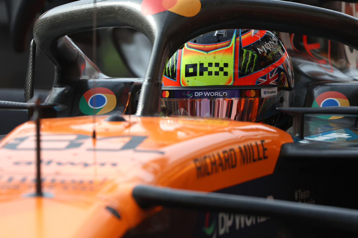 对以下内容使用不同的表达方式重新进行复述相似度在40以下：完成赛车各系统的组装之后我们首先主要是要进行实车调试工作以确保赛车各系统能够正常工作发挥作用具体的调试过程如下：