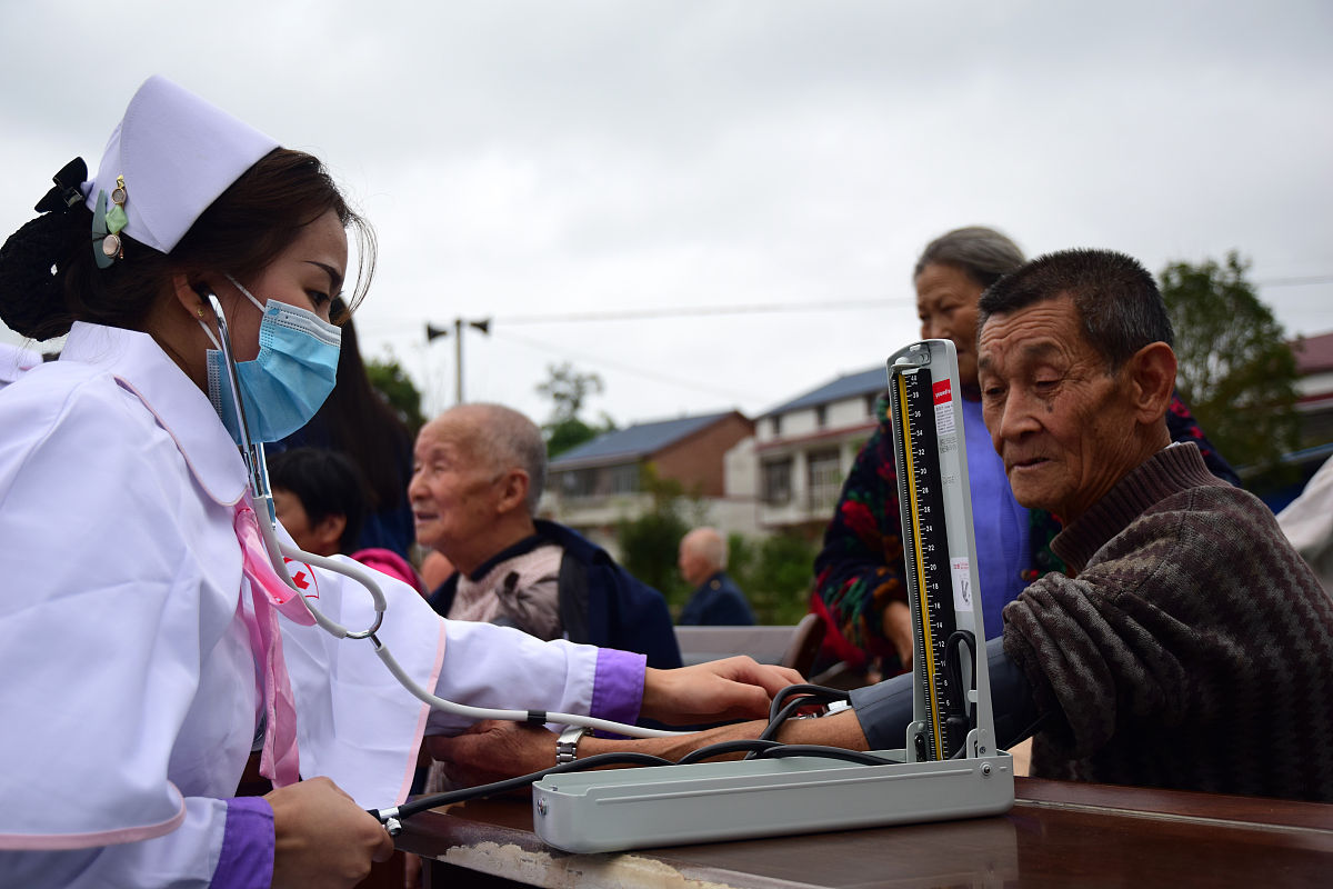 成都卫生职业学院五年制大专：优势、不足及就业前景分析