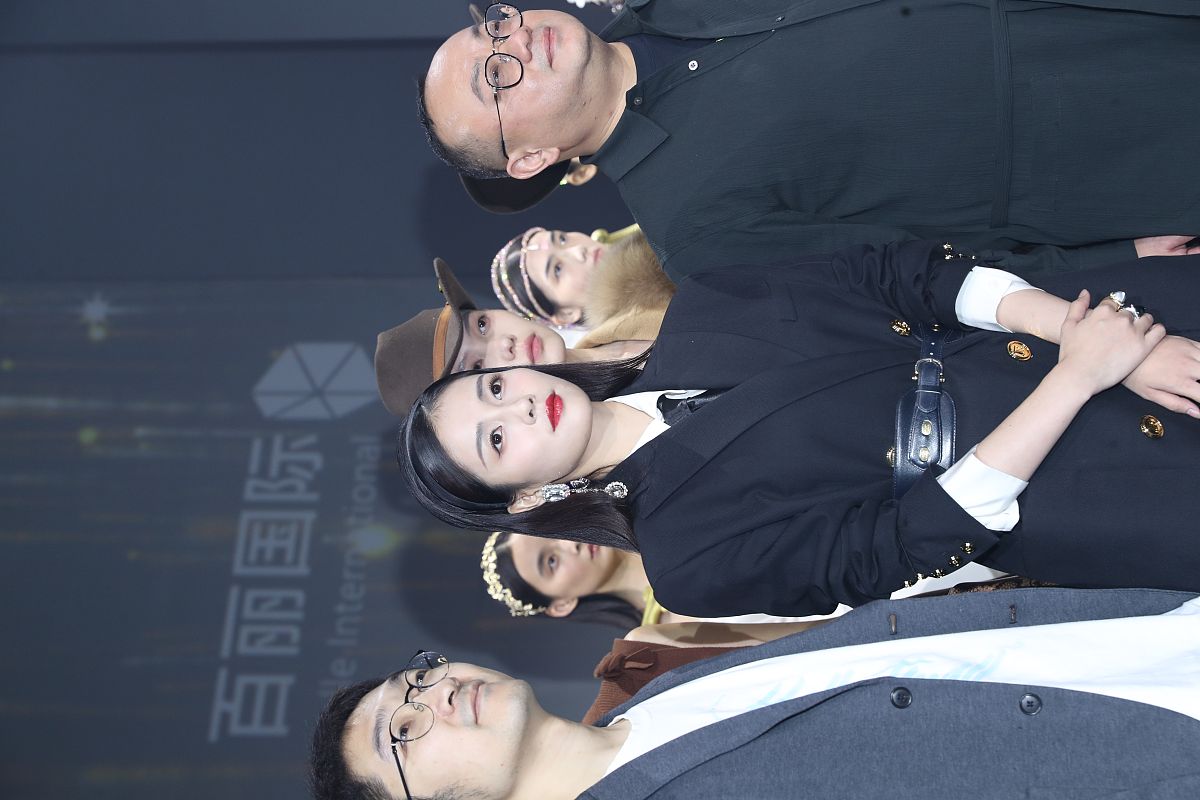 方舟生存进化非专用服务器和单人模式有什么区别