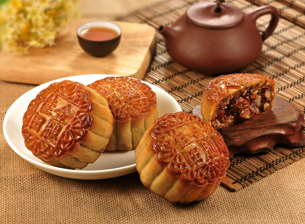 中秋送礼佳选！买二送一，月饼特惠享团圆！