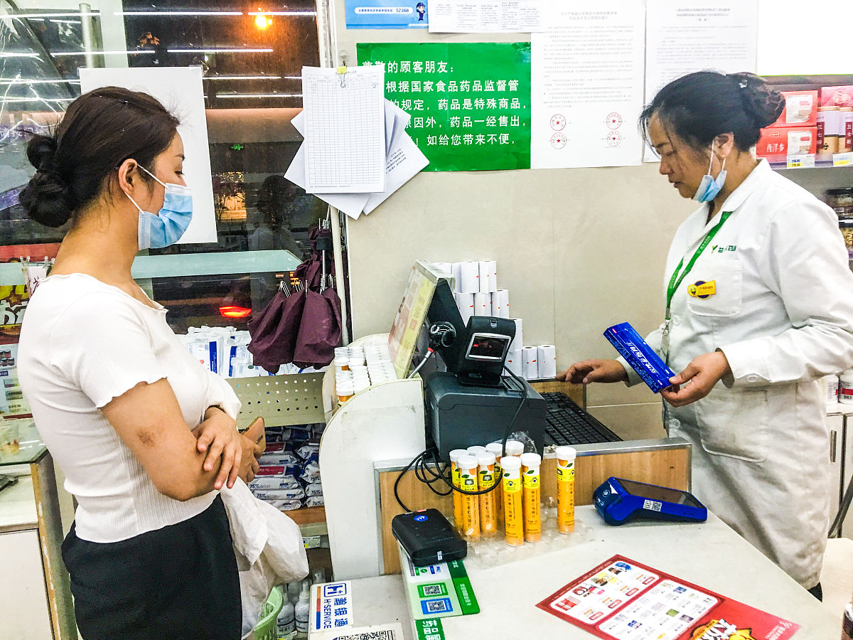 写一篇关于枣园社区居民对对过期变质药品的认识的调查结果请结合调查数据进行分析。