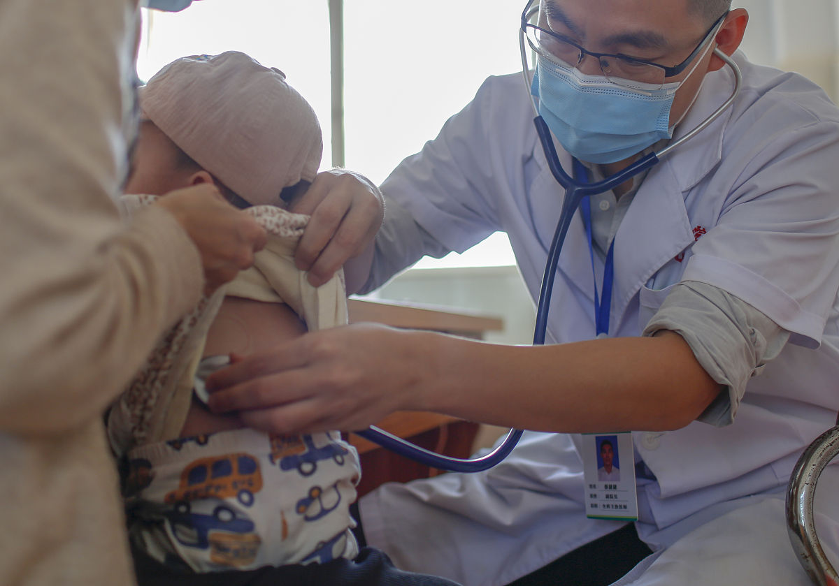 孩子健康检查表写有疝气，会影响未来发展吗？