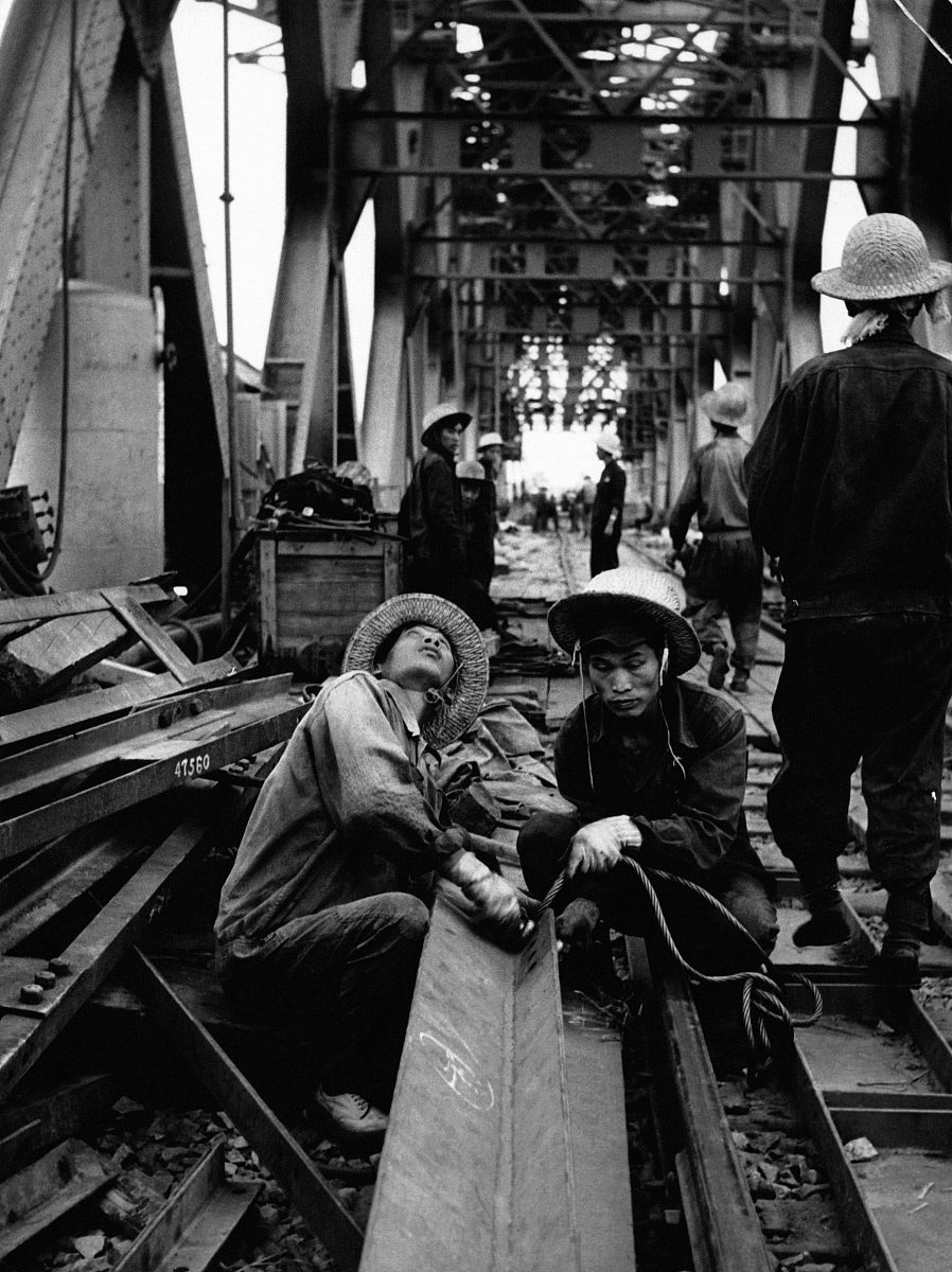 1950年代,湖北武汉,汉口区,武汉长江大桥的建筑工地.chantier de cons