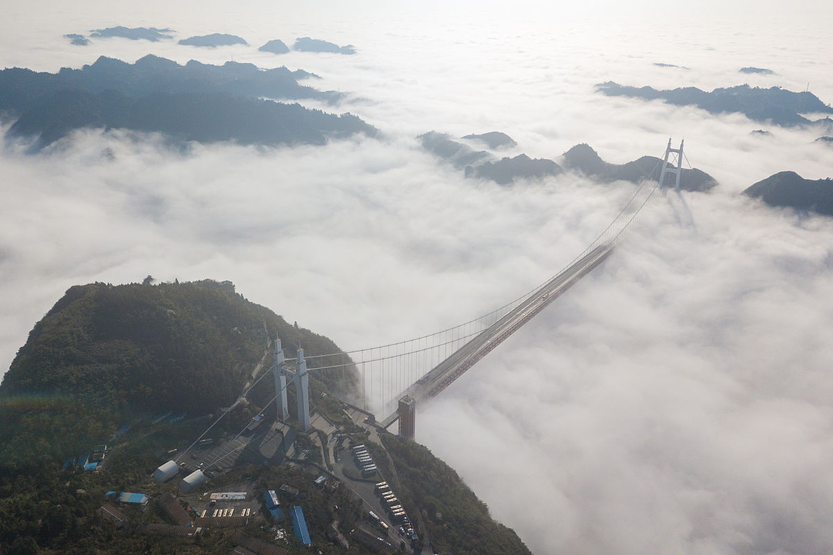 2019年3月25日,湖南省湘西土家族苗族自治州吉首市矮寨镇矮寨大桥周围